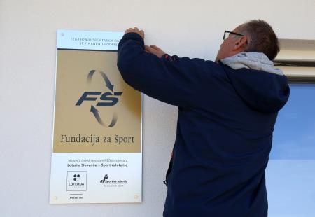 TABLA FUNDACIJA ZA ŠPORT GARDEROBE RAKEK 02 FOTO LJUBO VUKELIČ